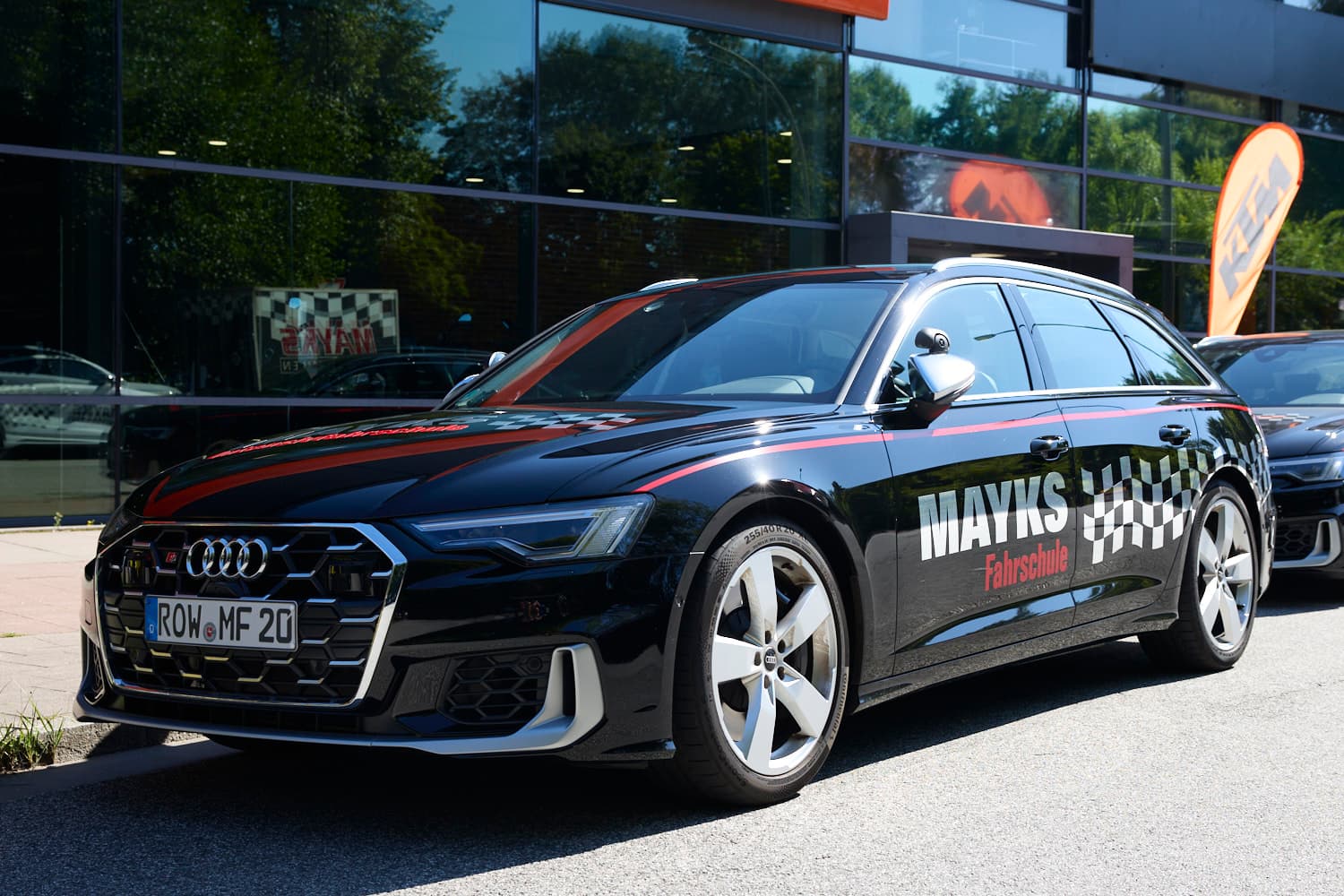 Audi S6 schwarz – Mayks Fahrschule