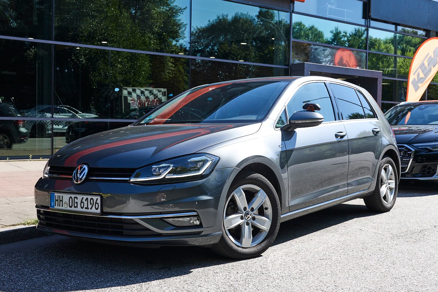 VW Golf grau – Fahrschulauto